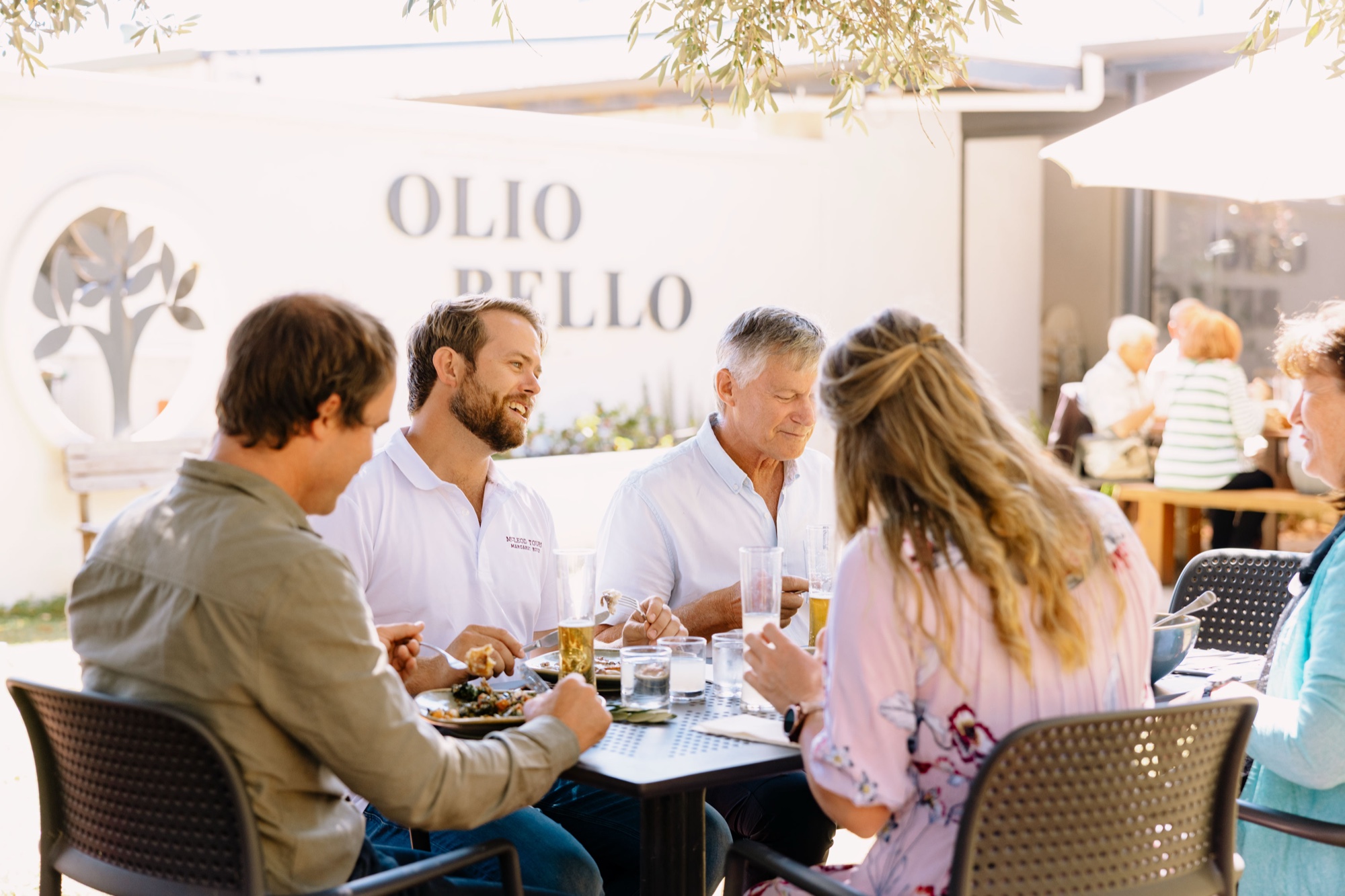 Guests at lunch in the courtyard at Olio Bello