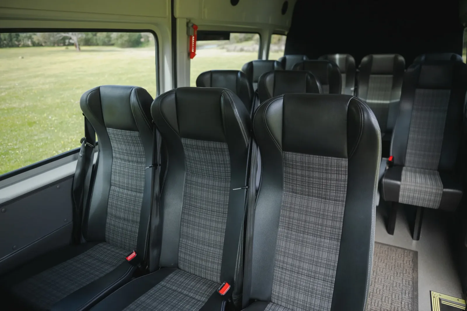 Volkswagen Crafter — photograph 3
